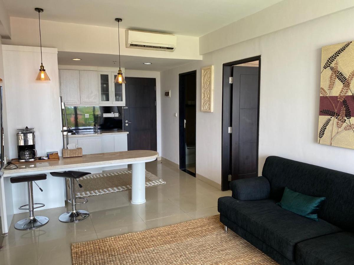 Stylish 2 Bedroom Penthouse Apt, Newly Refreshed, 50 Mbps, Pool, Gym, Resto Kuta  Exterior photo