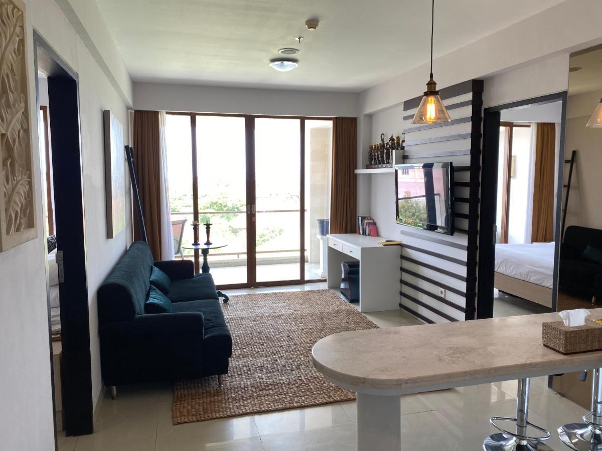 Stylish 2 Bedroom Penthouse Apt, Newly Refreshed, 50 Mbps, Pool, Gym, Resto Kuta  Exterior photo